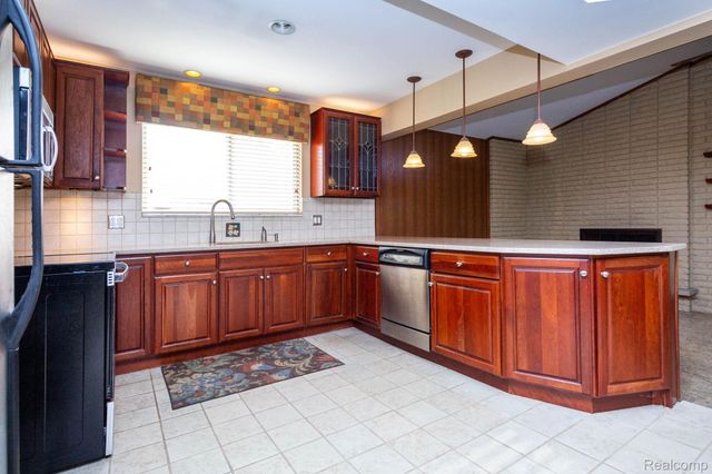 13332 Martin Road, Warren, MI 48088