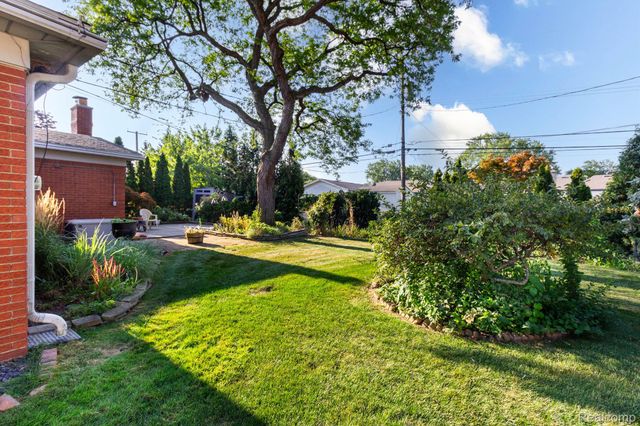 13332 Martin Road, Warren, MI 48088