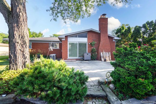 13332 Martin Road, Warren, MI 48088