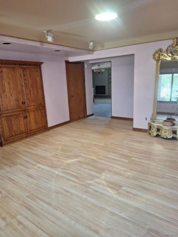 13332 Martin Road, Warren, MI 48088