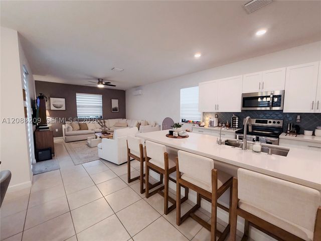 11014 W 35th Ln, Hialeah, FL 33018