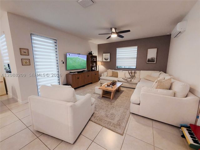 11014 W 35th Ln, Hialeah, FL 33018
