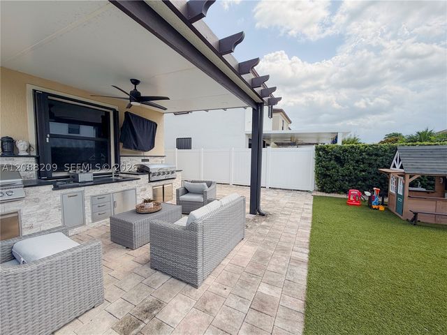 11014 W 35th Ln, Hialeah, FL 33018
