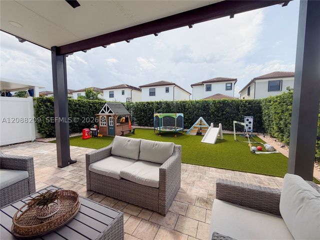 11014 W 35th Ln, Hialeah, FL 33018