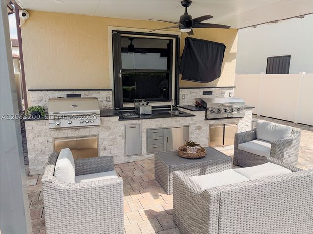 11014 W 35th Ln, Hialeah, FL 33018