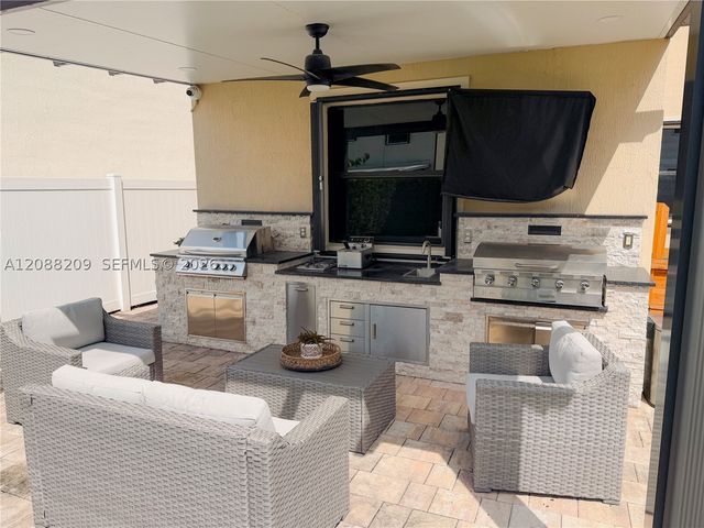 11014 W 35th Ln, Hialeah, FL 33018