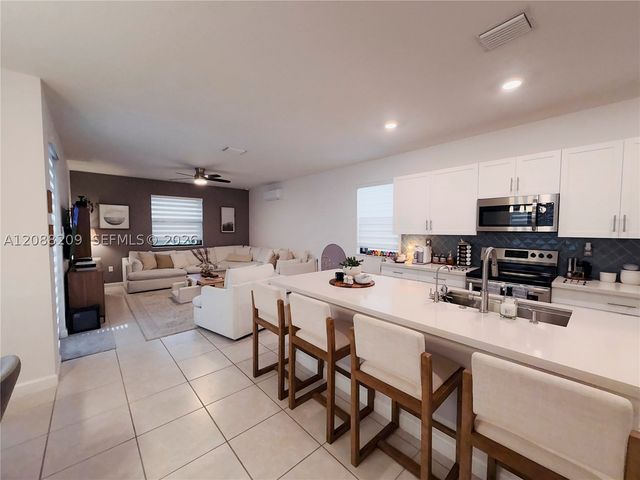 11014 W 35th Ln, Hialeah, FL 33018