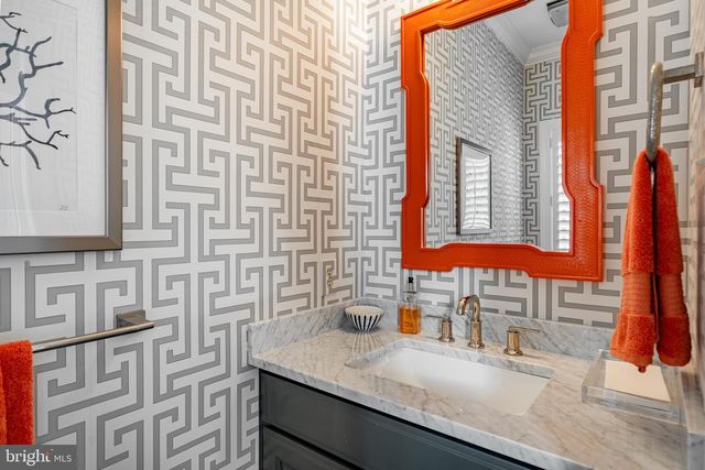 1053 WHITEGATE RD, Wayne, PA 19087