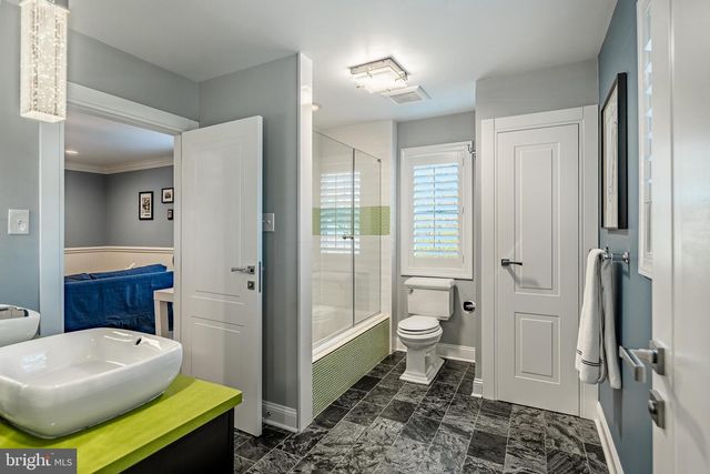 1053 WHITEGATE RD, Wayne, PA 19087