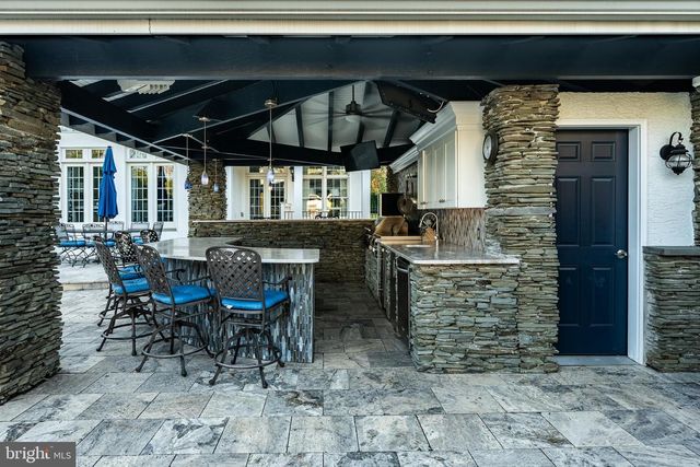 1053 WHITEGATE RD, Wayne, PA 19087