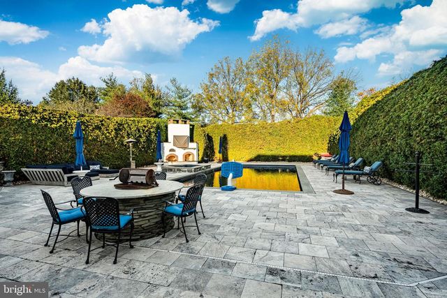 1053 WHITEGATE RD, Wayne, PA 19087