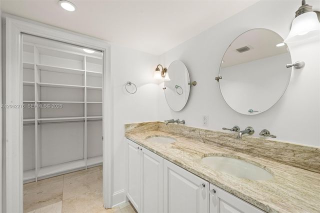 600 Grapetree Drive 11DN, Key Biscayne, FL 33149