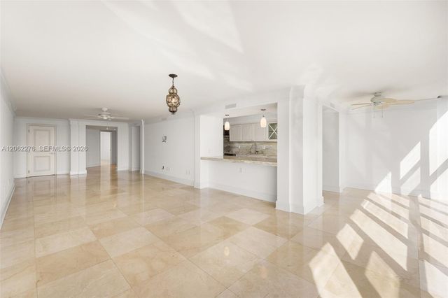 600 Grapetree Drive 11DN, Key Biscayne, FL 33149