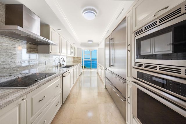 600 Grapetree Drive 11DN, Key Biscayne, FL 33149