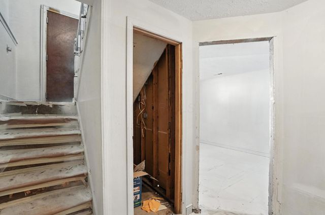 31 S Wheatland Avenue, Columbus, OH 43204