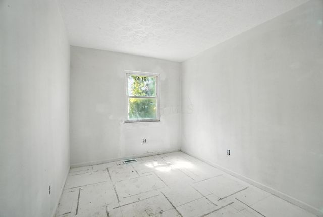 31 S Wheatland Avenue, Columbus, OH 43204