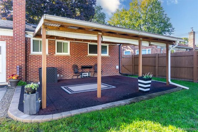 8771 Birkhill Drive, Sterling Heights, MI 48314