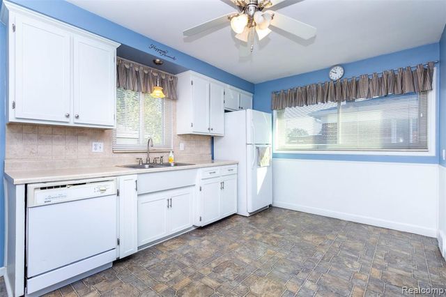 8771 Birkhill Drive, Sterling Heights, MI 48314