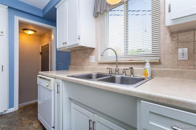 8771 Birkhill Drive, Sterling Heights, MI 48314