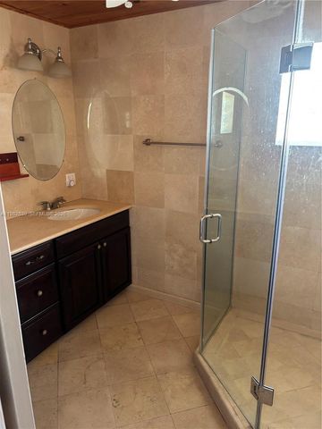 729 NE 2nd Ct, Hallandale Beach, FL 33009