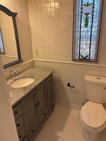 729 NE 2nd Ct, Hallandale Beach, FL 33009