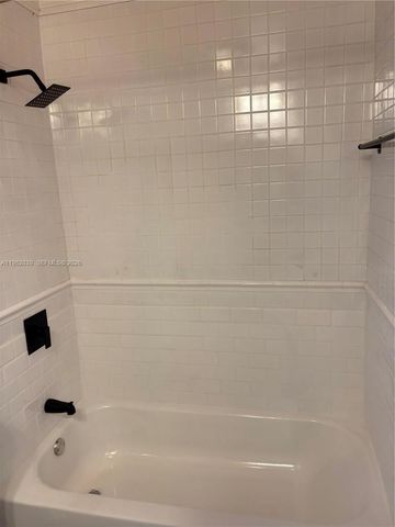 729 NE 2nd Ct, Hallandale Beach, FL 33009