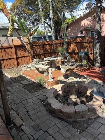 729 NE 2nd Ct, Hallandale Beach, FL 33009