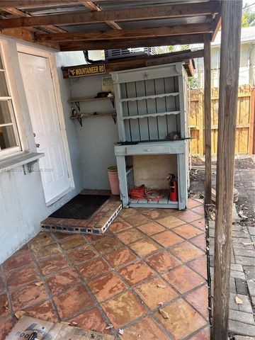 729 NE 2nd Ct, Hallandale Beach, FL 33009