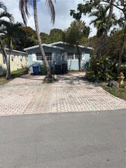 729 NE 2nd Ct, Hallandale Beach, FL 33009