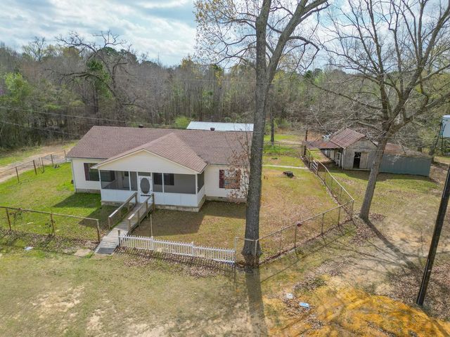265 Vickie Ln, Gladewater, TX 75647