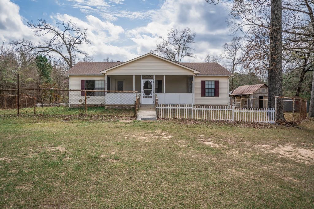 265 Vickie Ln, Gladewater, TX 75647