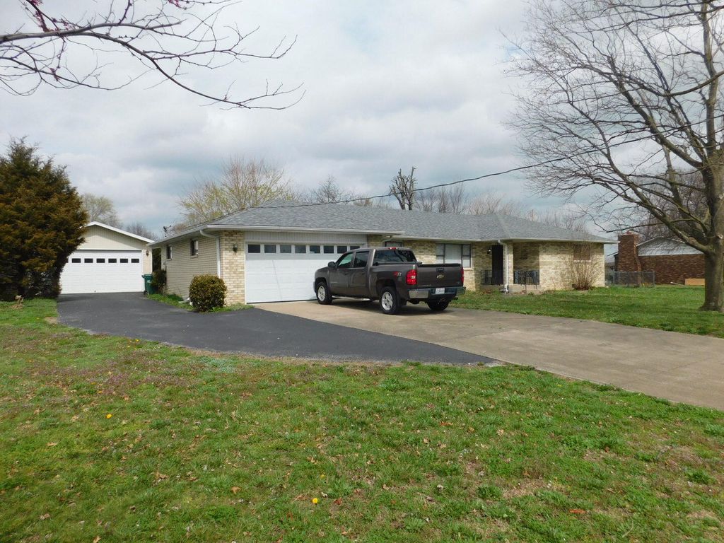 128 E Hazel Street, Monett, MO 65708