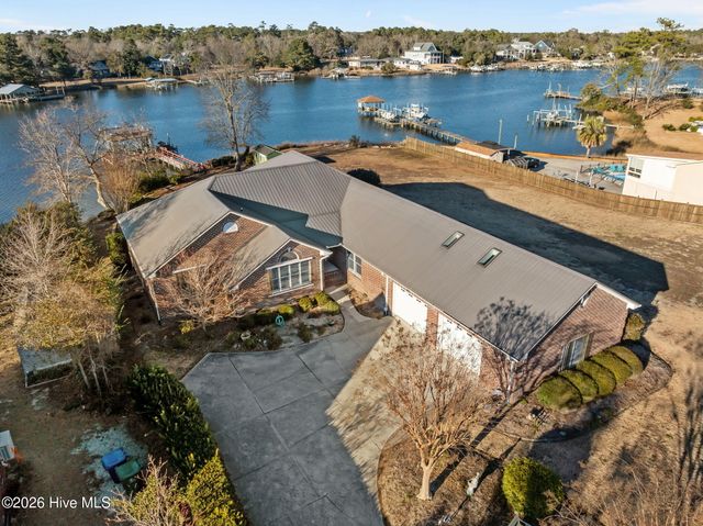 459 Chadwick Shores Drive, Sneads Ferry, NC 28460