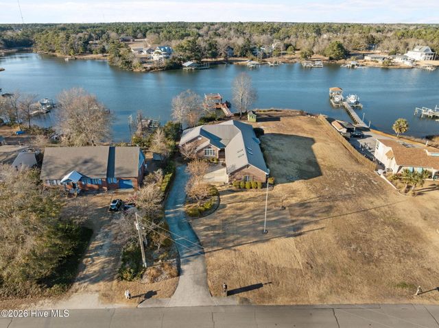 459 Chadwick Shores Drive, Sneads Ferry, NC 28460