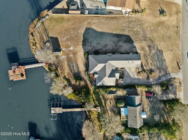 459 Chadwick Shores Drive, Sneads Ferry, NC 28460