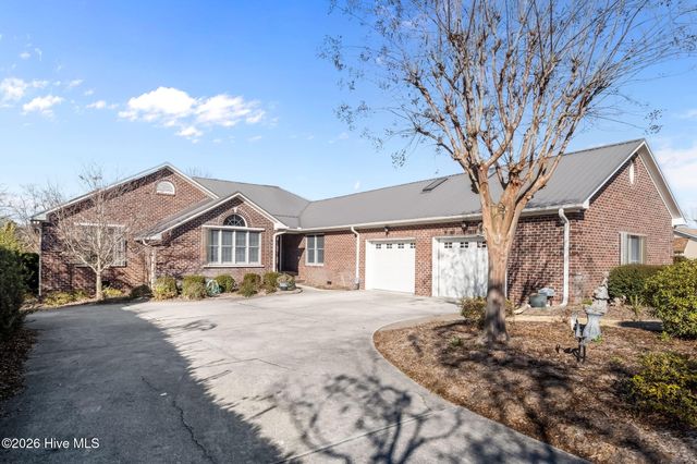 459 Chadwick Shores Drive, Sneads Ferry, NC 28460