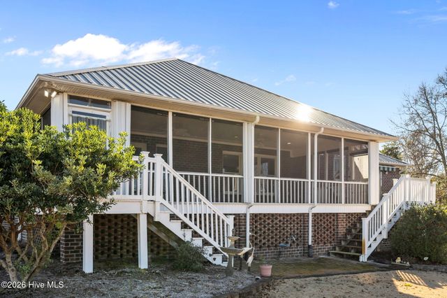 459 Chadwick Shores Drive, Sneads Ferry, NC 28460