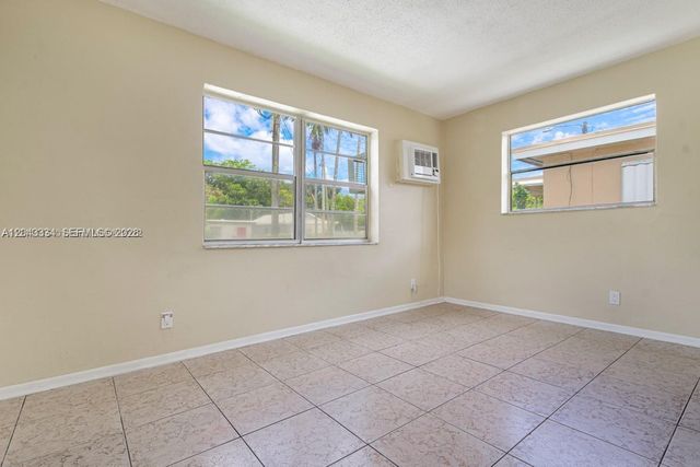 805 NW 3rd Ter, Hallandale Beach, FL 33009