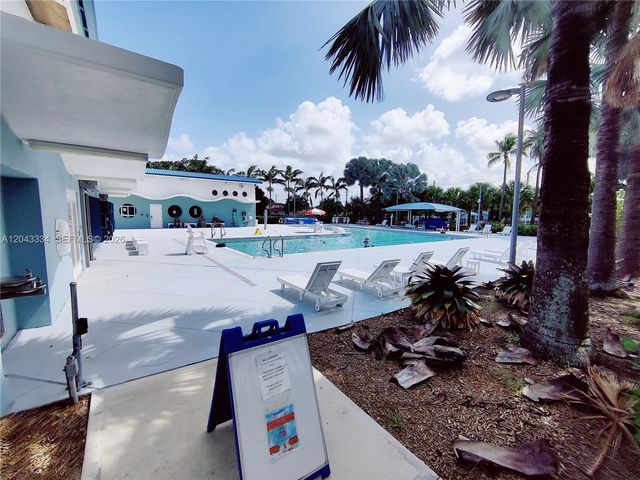 805 NW 3rd Ter, Hallandale Beach, FL 33009