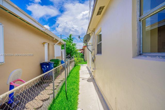 805 NW 3rd Ter, Hallandale Beach, FL 33009