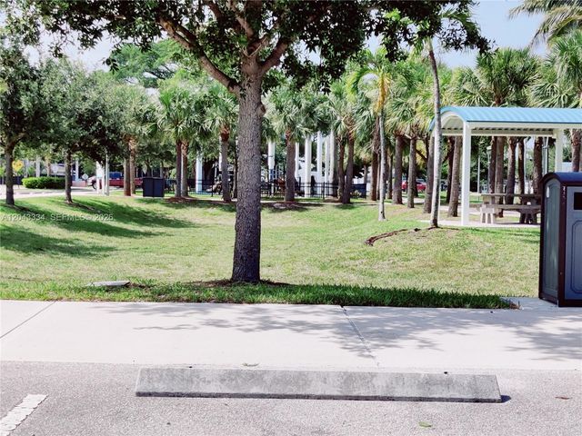 805 NW 3rd Ter, Hallandale Beach, FL 33009