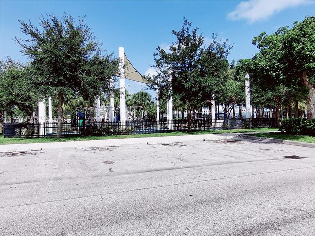 805 NW 3rd Ter, Hallandale Beach, FL 33009