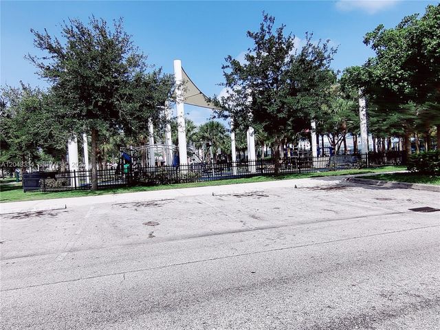 805 NW 3rd Ter, Hallandale Beach, FL 33009