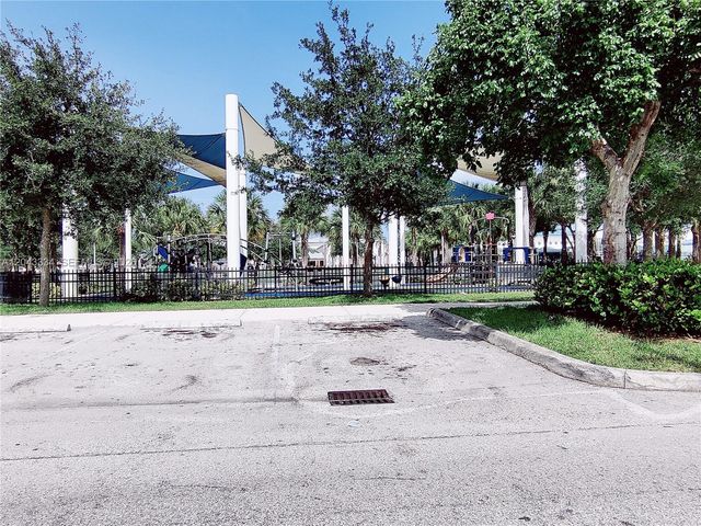 805 NW 3rd Ter, Hallandale Beach, FL 33009
