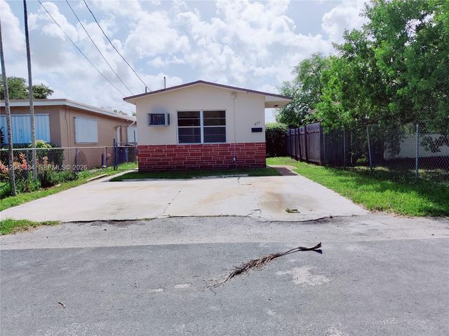 805 NW 3rd Ter, Hallandale Beach, FL 33009