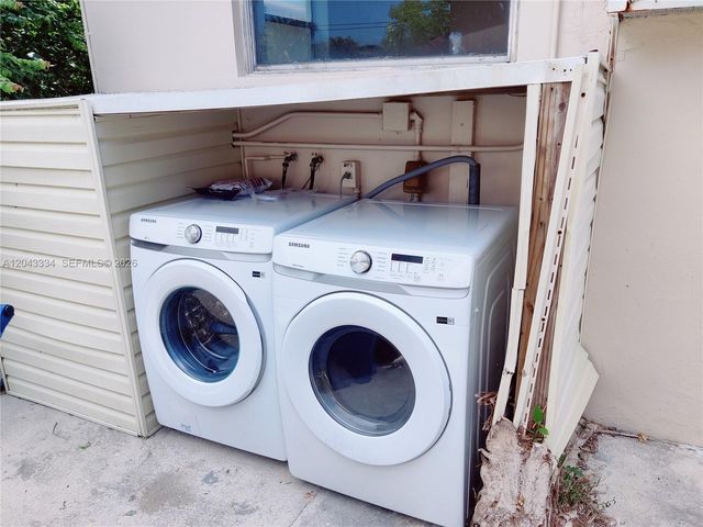 805 NW 3rd Ter, Hallandale Beach, FL 33009