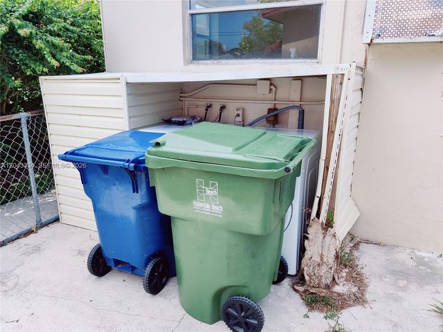 805 NW 3rd Ter, Hallandale Beach, FL 33009