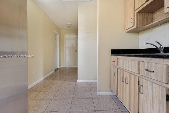 805 NW 3rd Ter, Hallandale Beach, FL 33009