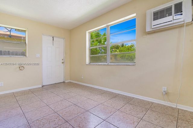 805 NW 3rd Ter, Hallandale Beach, FL 33009