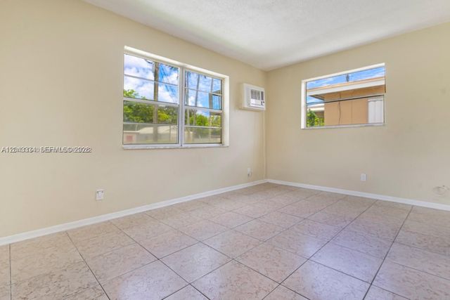 805 NW 3rd Ter, Hallandale Beach, FL 33009